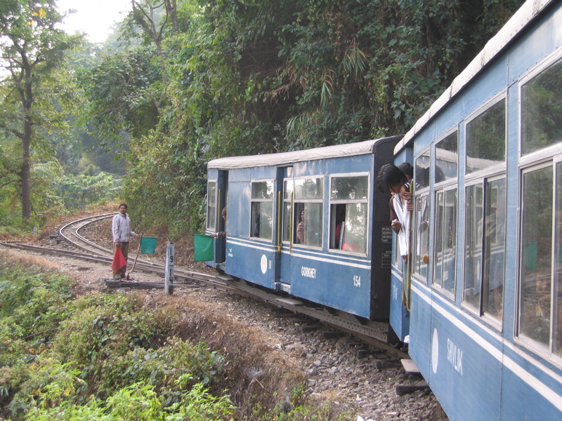Der hintere Teil des Zuges, wo eine Weiche umgestellt wird