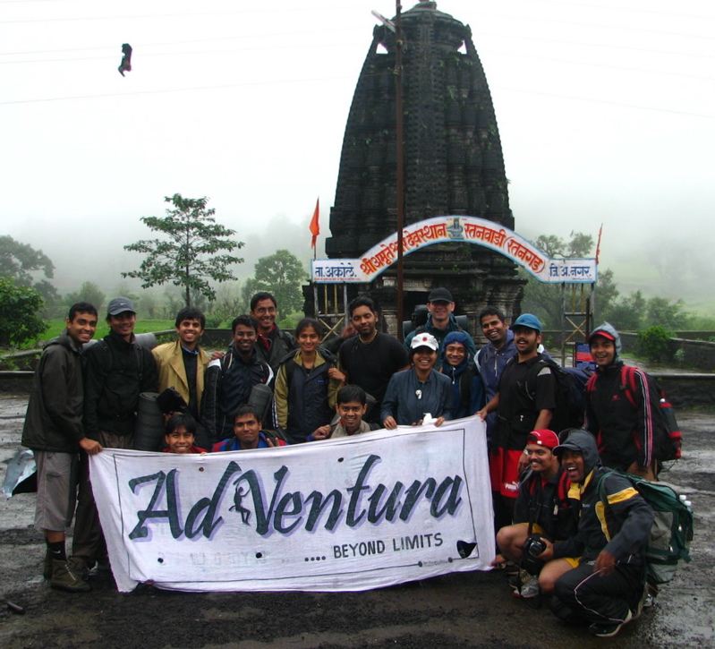 Group photo right before starting the traii